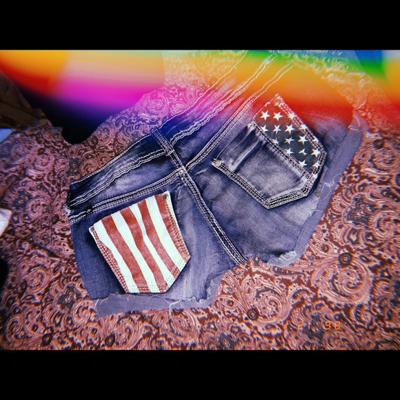 Shorts - Picture 1 of 2